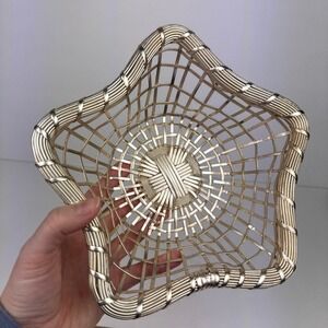 Vtg Metal Star Shaped‎ Tabletop Small Basket 9inch Silver Light Gold Color READ